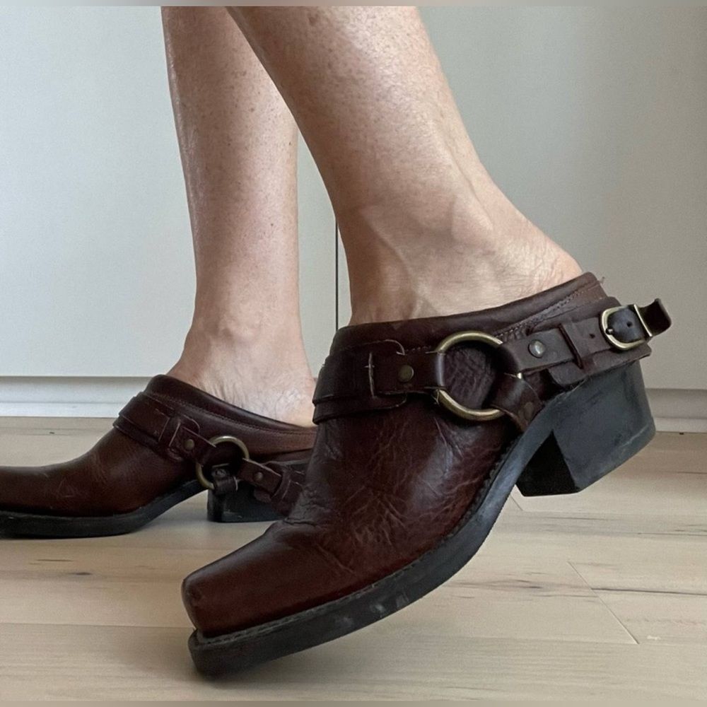 Frye Carson belted harness mule in Chocolate Brown  rounded toe 8.5 - Picture 14 of 14
